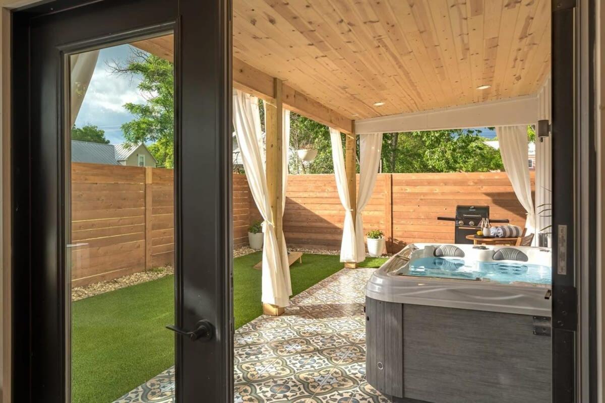Petit Paradis Studio With Hot Tub Fredericksburg Luaran gambar